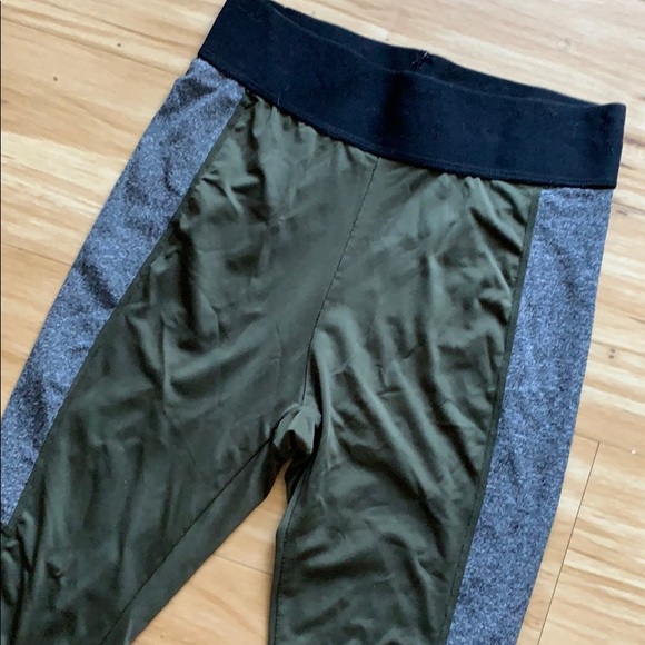 Pretty Little Thing Active Sports set - Picture 3 of 5